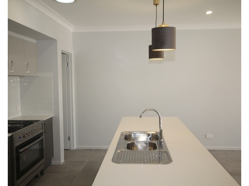8 Aspromonte Drive, South Nowra NSW 2541