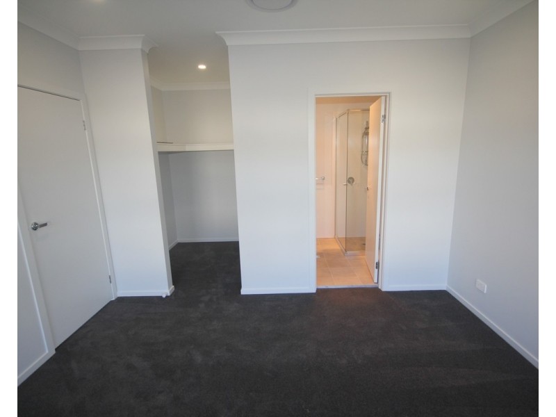 8 Aspromonte Drive, South Nowra NSW 2541