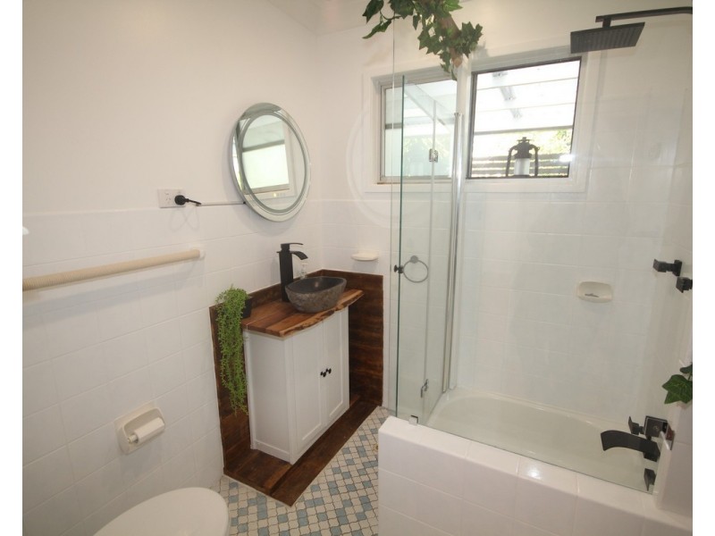 13 Carroll Avenue, Lake Conjola NSW 2539