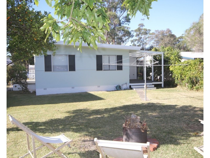 13 Carroll Avenue, Lake Conjola NSW 2539