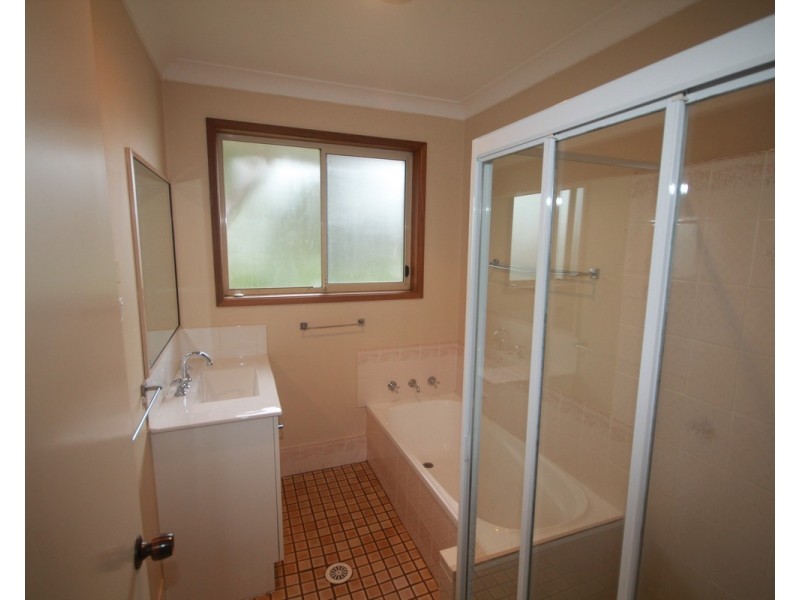 16 Crest Avenue, North Nowra NSW 2541