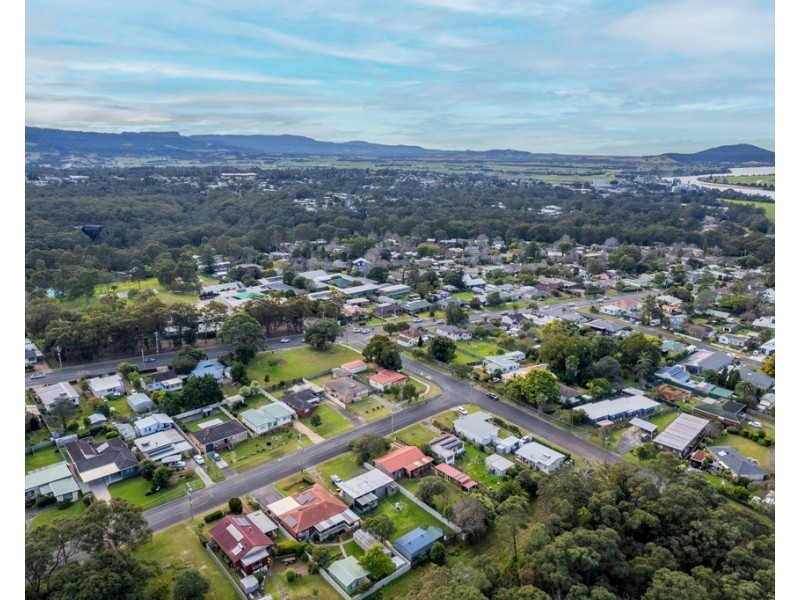 16 Crest Ave, North Nowra NSW 2541