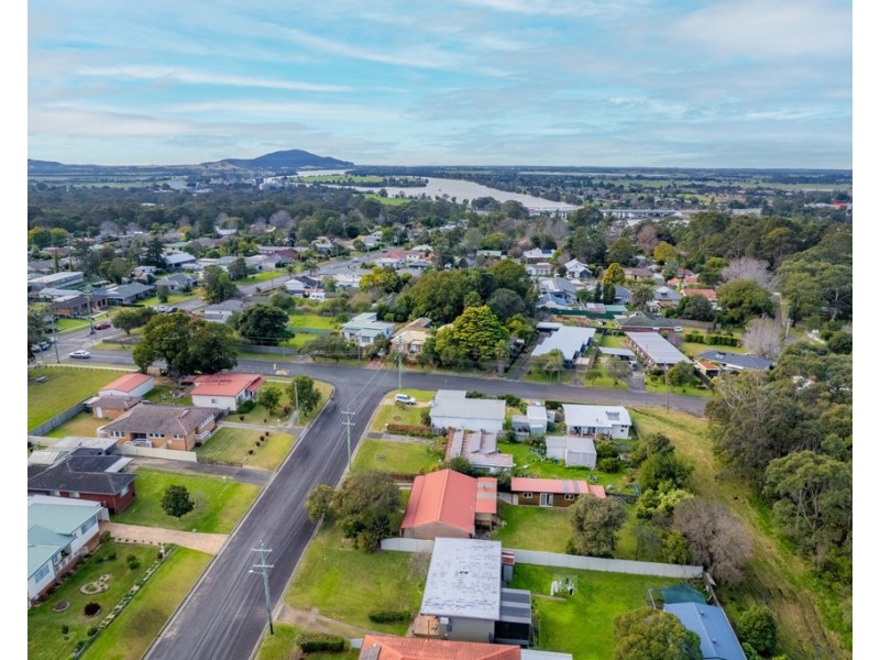 16 Crest Ave, North Nowra NSW 2541