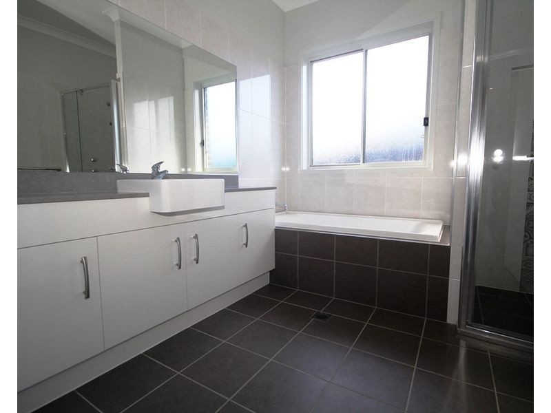 77 Summercloud Crescent, Vincentia NSW 2540