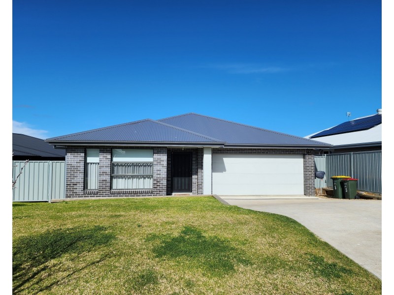 5 Gracilis Rise, South Nowra NSW 2541
