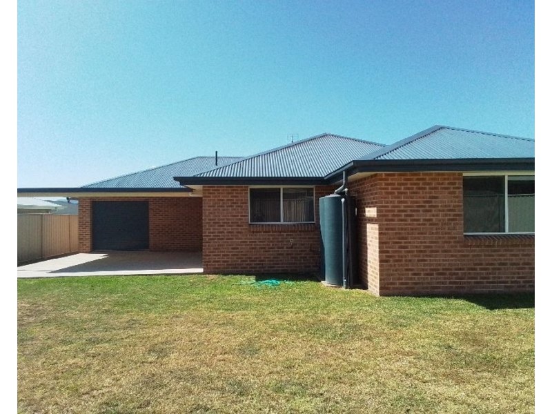 11 Denbigh Place, South Nowra NSW 2541