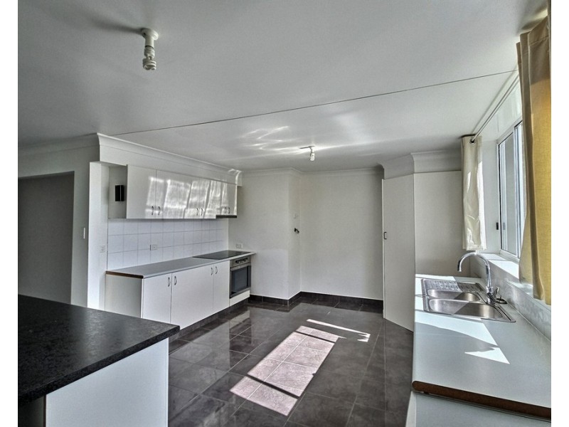 37 RAILWAY PARADE, Junee NSW 2663