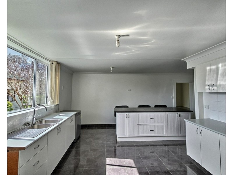 37 RAILWAY PARADE, Junee NSW 2663