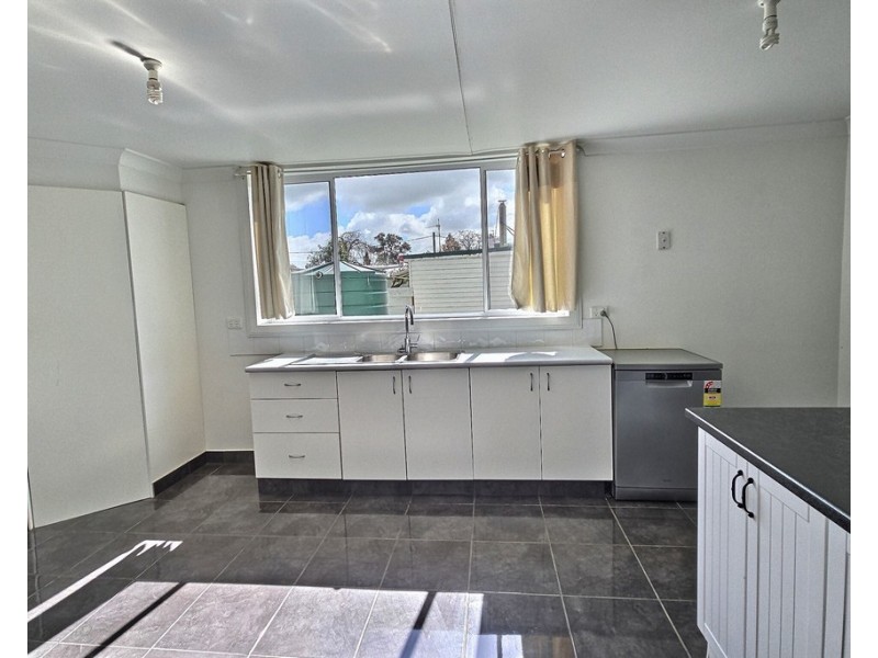 37 RAILWAY PARADE, Junee NSW 2663