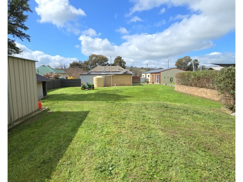 37 RAILWAY PARADE, Junee NSW 2663