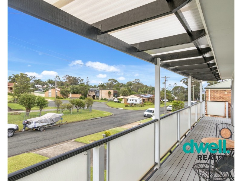 4 COLLETT PLACE, St Georges Basin NSW 2540