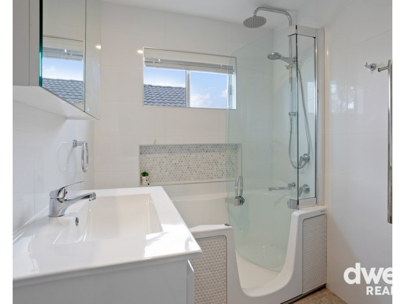 18 TIBBLES AVENUE, Old Erowal Bay NSW 2540