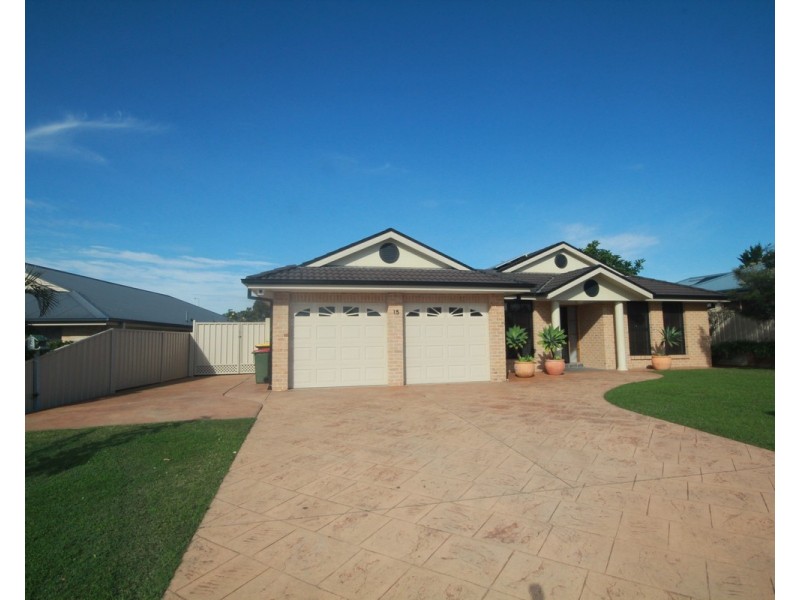 15 Carrington Park Drive, Nowra NSW 2541