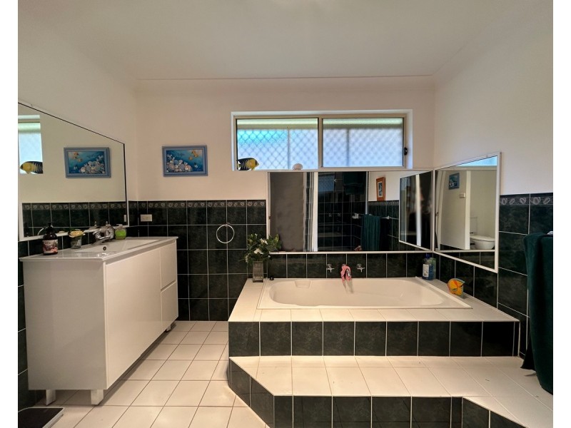 24 Cammaray Drive, St Georges Basin NSW 2540