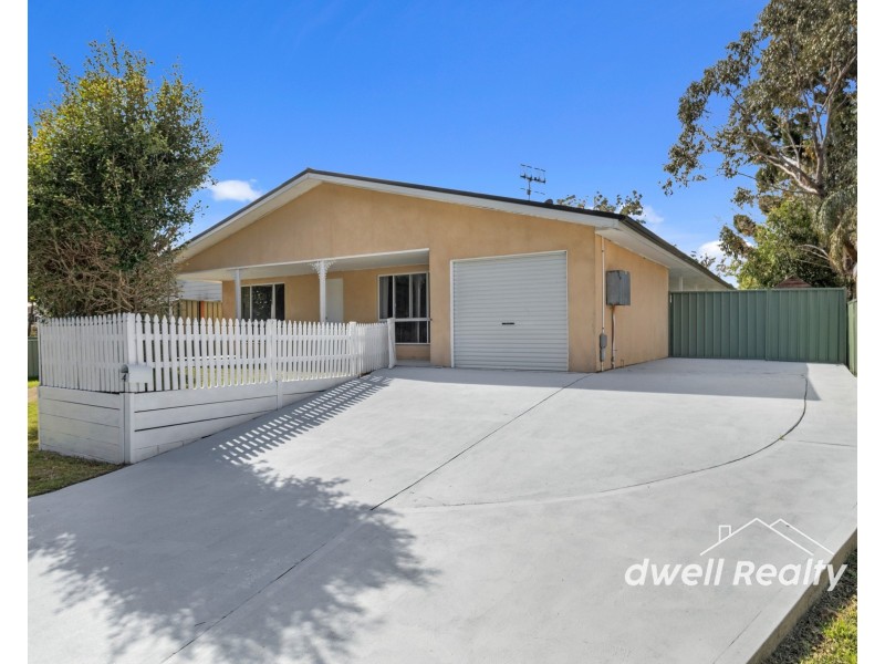 4 DEANE STREET, St Georges Basin NSW 2540