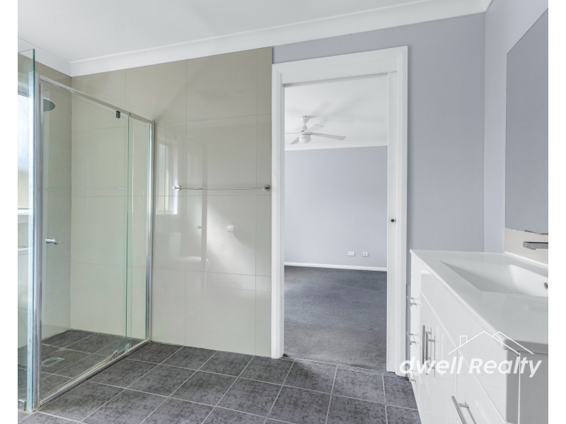 4 DEANE STREET, St Georges Basin NSW 2540