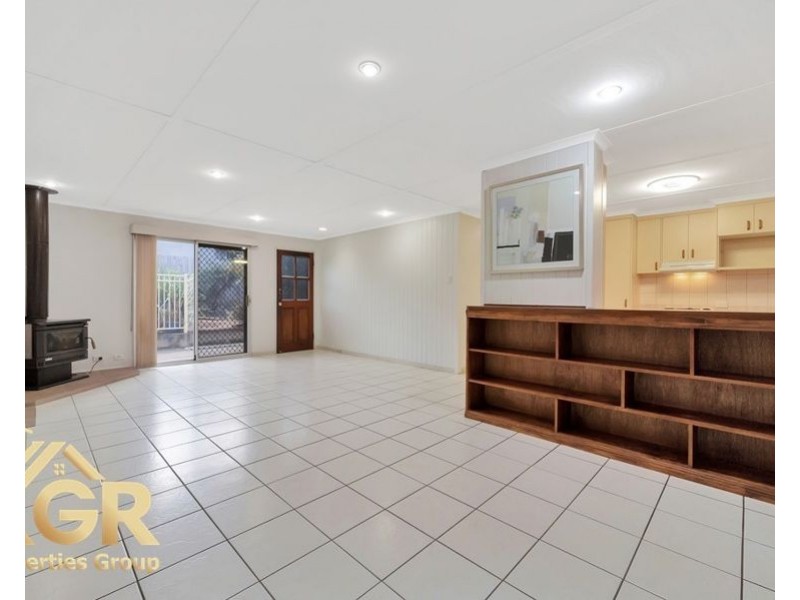 79 Conifer Street, Hillcrest QLD 4118