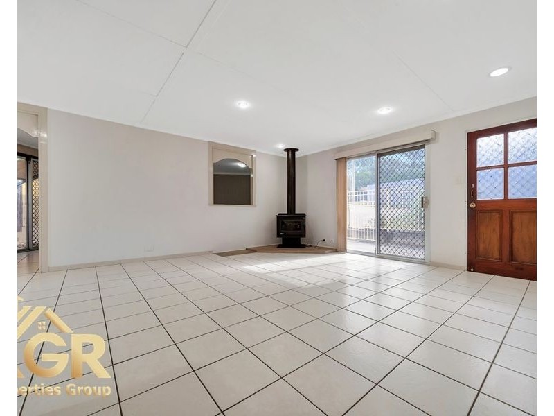 79 Conifer Street, Hillcrest QLD 4118