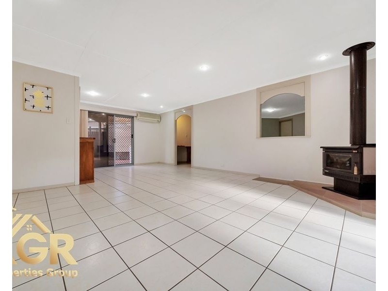 79 Conifer Street, Hillcrest QLD 4118