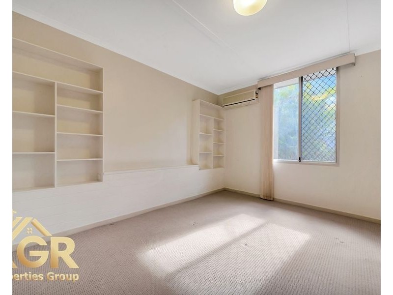 79 Conifer Street, Hillcrest QLD 4118