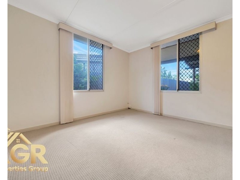 79 Conifer Street, Hillcrest QLD 4118