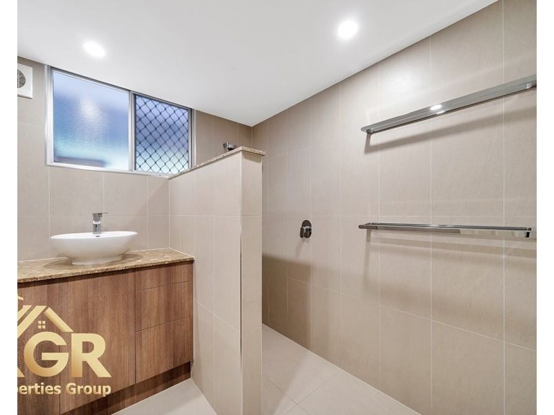 79 Conifer Street, Hillcrest QLD 4118