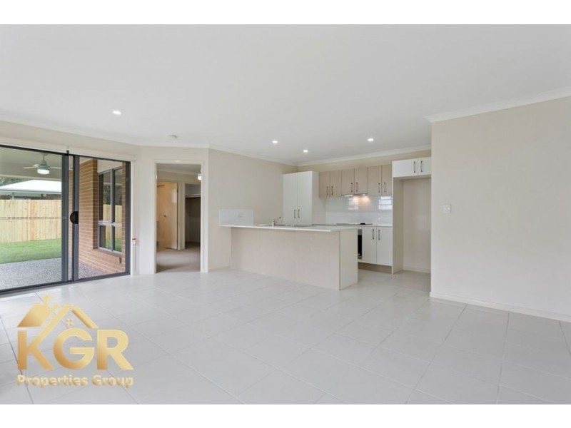 Unit 2/18 Pinelands Street, Loganlea QLD 4131