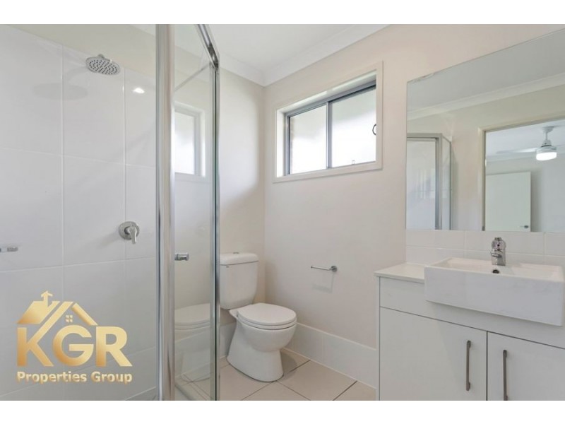 Unit 2/18 Pinelands Street, Loganlea QLD 4131