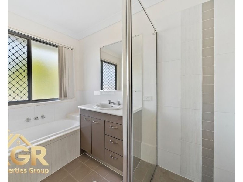 30 Paul Drive, Regents Park QLD 4118