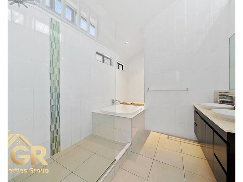 7 Blackstone Street, Indooroopilly QLD 4068