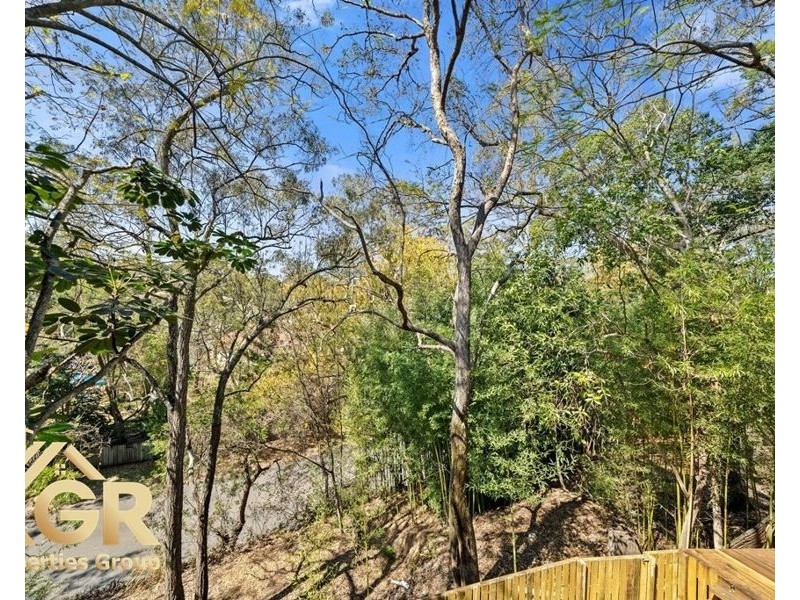 7 Blackstone Street, Indooroopilly QLD 4068