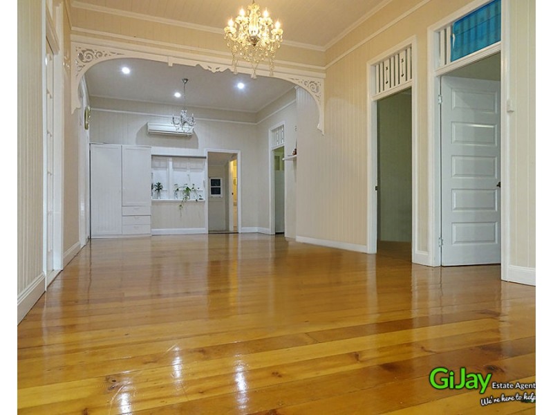 221 Juliette St, Greenslopes QLD 4120