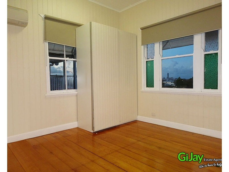221 Juliette St, Greenslopes QLD 4120