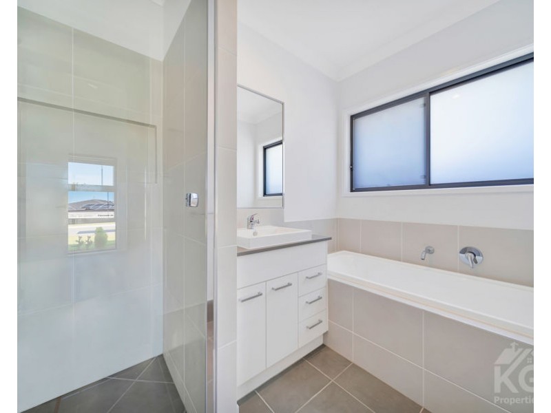 16 CAPE ST, Pallara QLD 4110