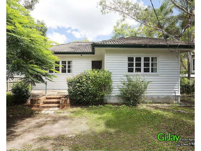 821 CAVENDISH RD, Holland Park QLD 4121