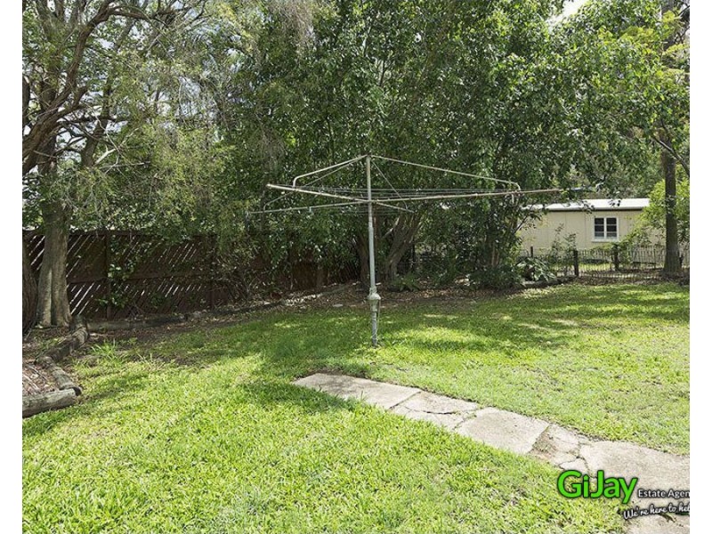 821 CAVENDISH RD, Holland Park QLD 4121