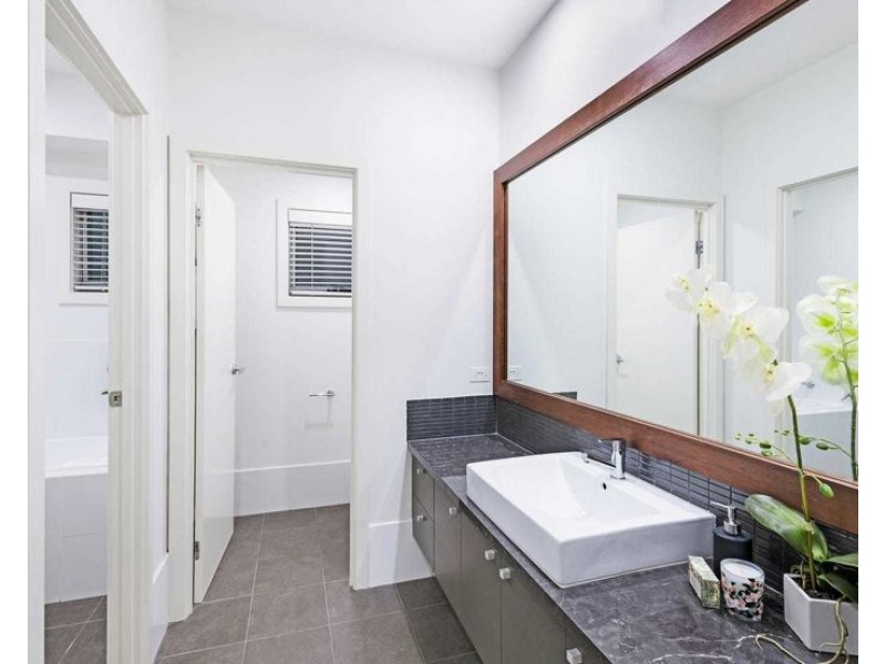 62 Chatsworth Road, Greenslopes QLD 4120
