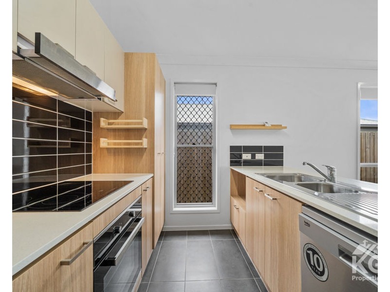 24 Mount Glorious St, Park Ridge QLD 4125