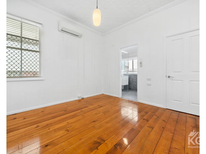 114 MciLwraith Avenue, Norman Park QLD 4170