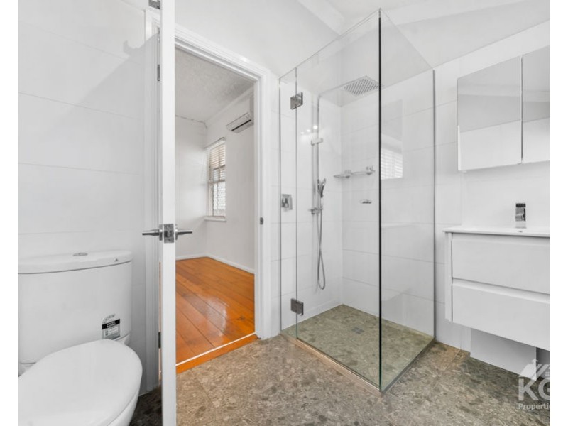 114 MciLwraith Avenue, Norman Park QLD 4170