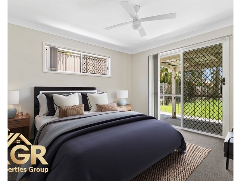 35 Silvertop Street, Hillcrest QLD 4118