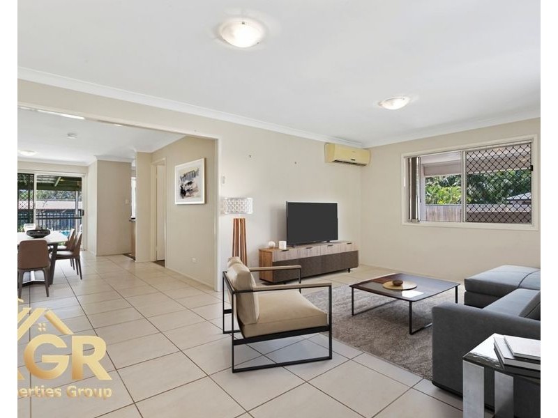 35 Silvertop Street, Hillcrest QLD 4118