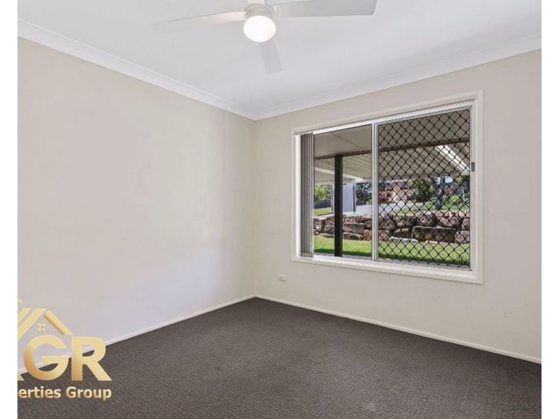 35 Silvertop Street, Hillcrest QLD 4118