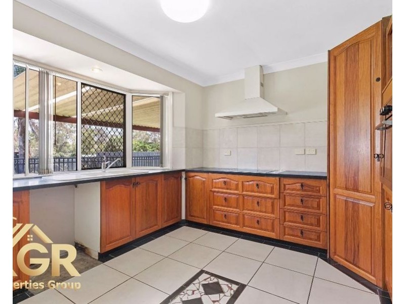 35 Silvertop Street, Hillcrest QLD 4118