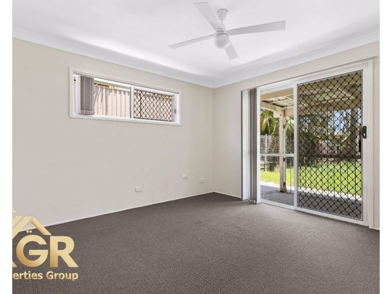 35 Silvertop Street, Hillcrest QLD 4118