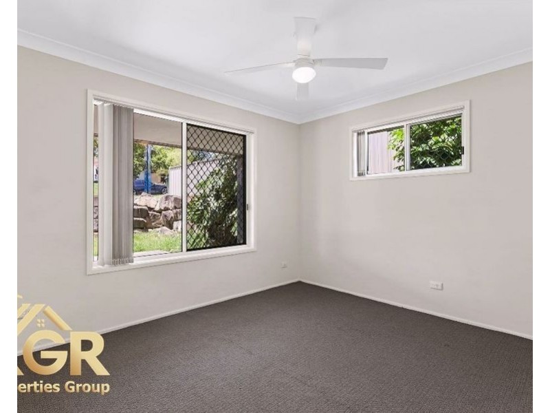 35 Silvertop Street, Hillcrest QLD 4118