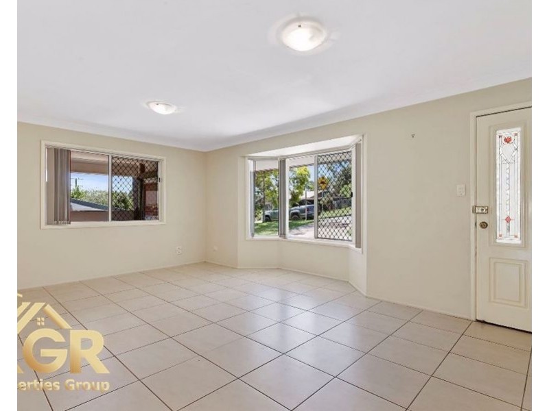 35 Silvertop Street, Hillcrest QLD 4118