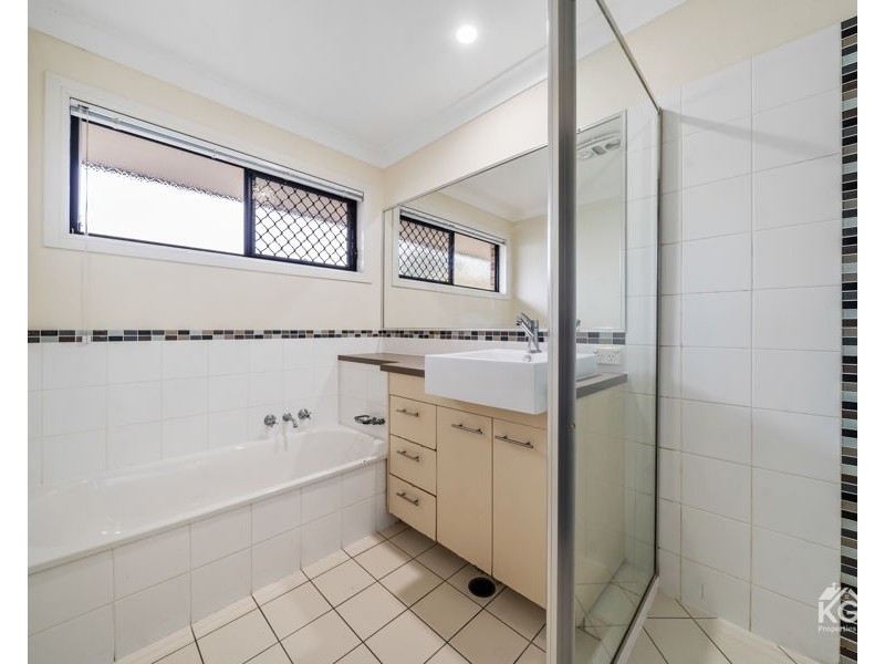 69 Parkroyal Crescent, Regents Park QLD 4118