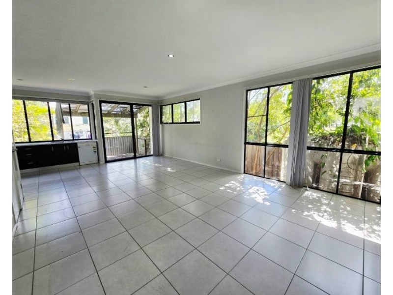 9 DAWN ST, Rocklea QLD 4106