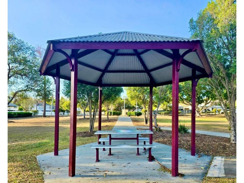 8 CROSS ST, Raceview QLD 4305